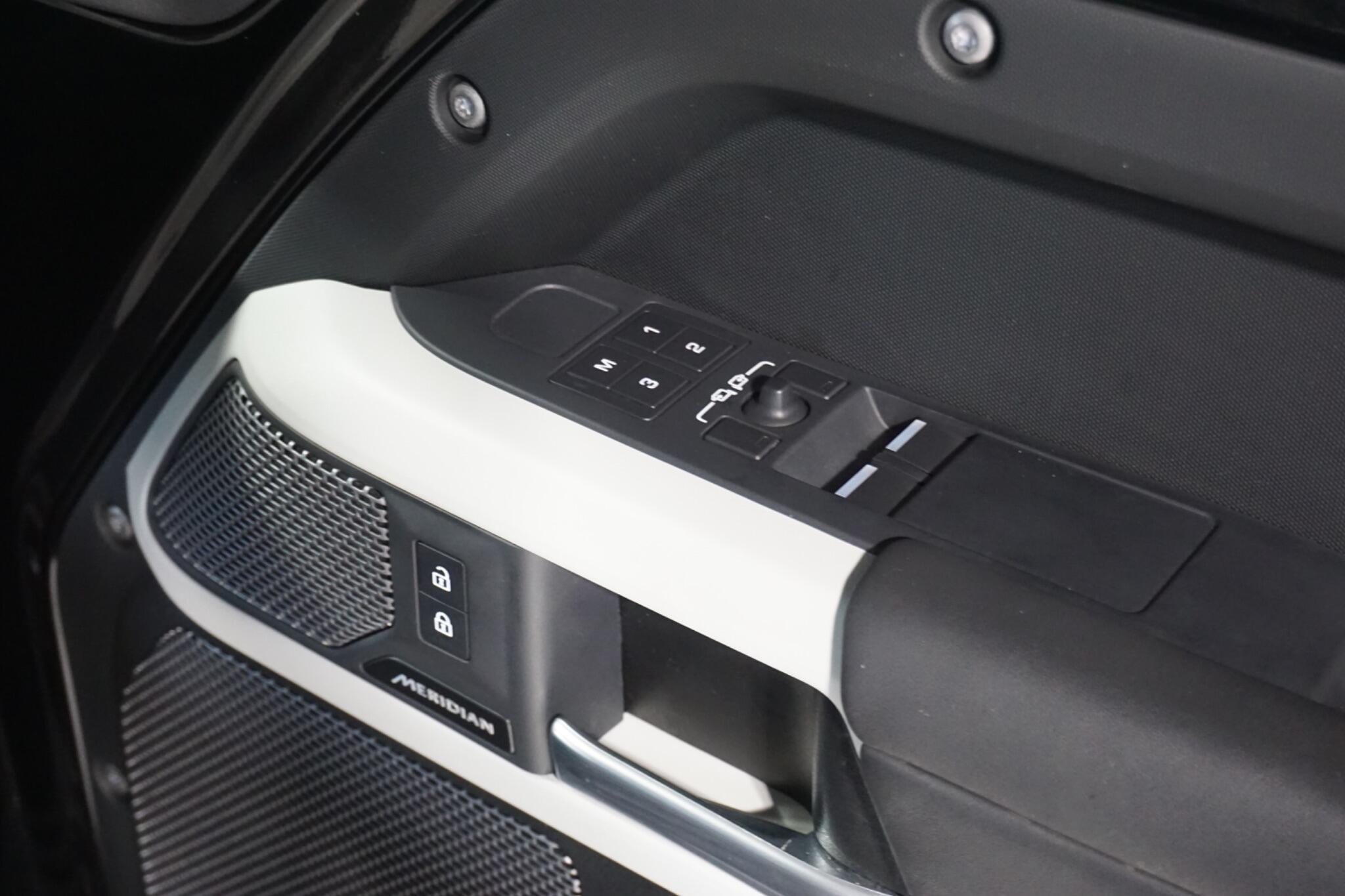 Land Rover Defender 110 3.0 D300 MHEV X-Dynamic HSE Hard Top SUV 5dr Diesel Auto 4WD MWB Euro 6 (s/s) (300 ps)